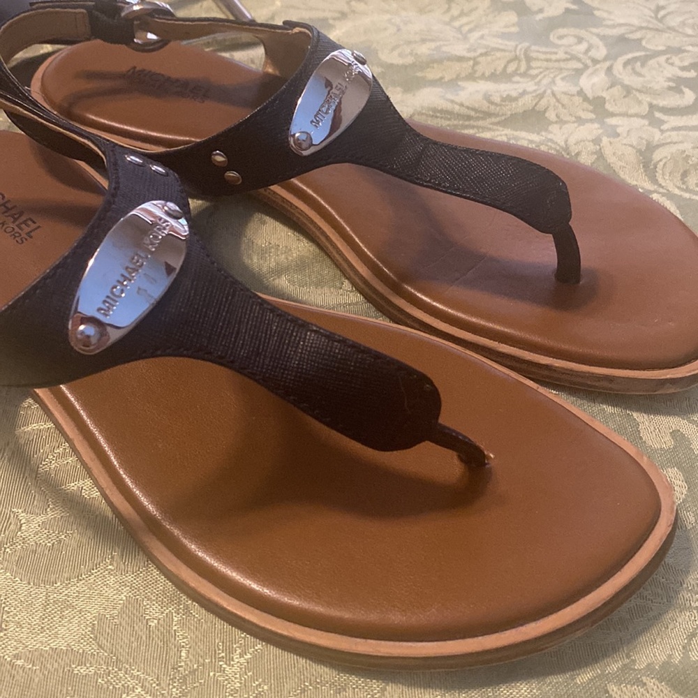 Michael Kors Set - Sandals & Belt - Black & Silver. 7.5 Sandal, Large Belt - Picture 3 of 12